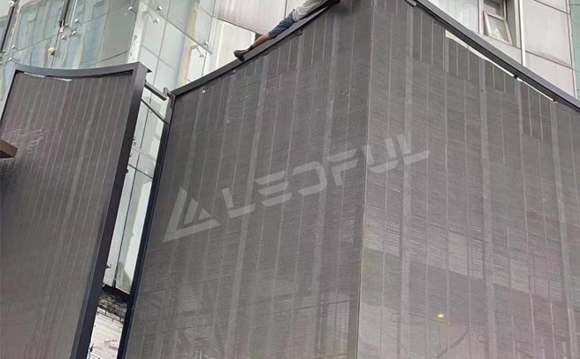 ¿Es la pared transparente de la pantalla LED realmente transparente?