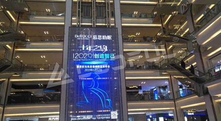 Pared de vídeo LED gigante transparente en el centro comercial