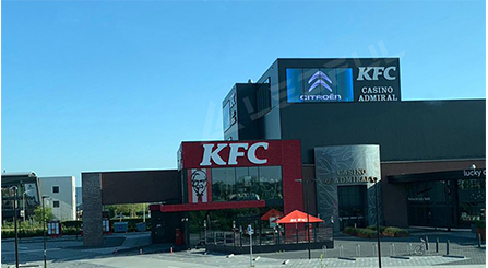 Pantalla transparente al aire libre LEDFUL EN EL KFC holandés más grande